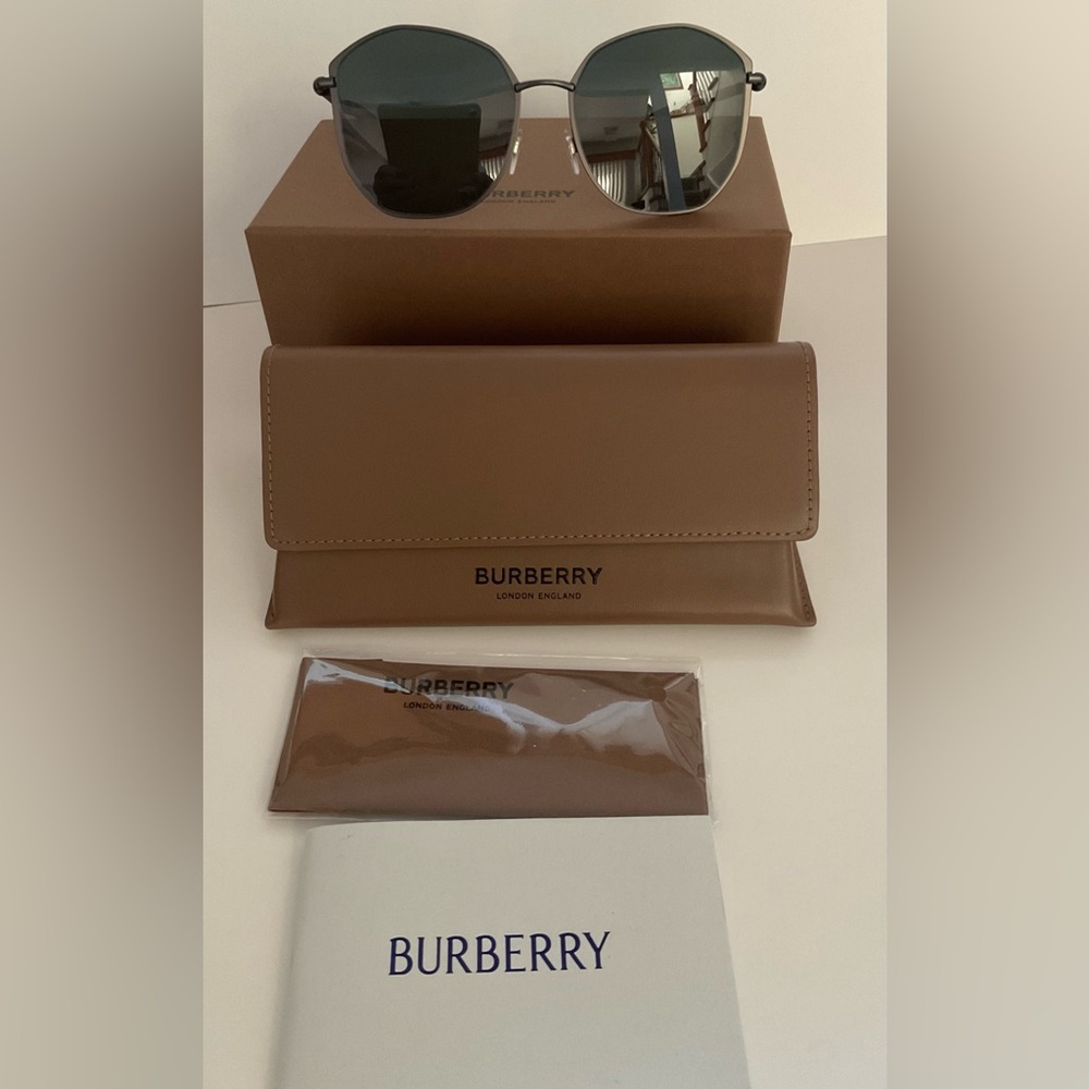 Burberry Women's Black Round Metal Sunglasses with Brown Case NIB